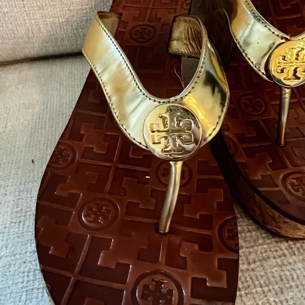 Tory Burch Gold Patent Leather Slip On Thong Sandals with Cork Platform